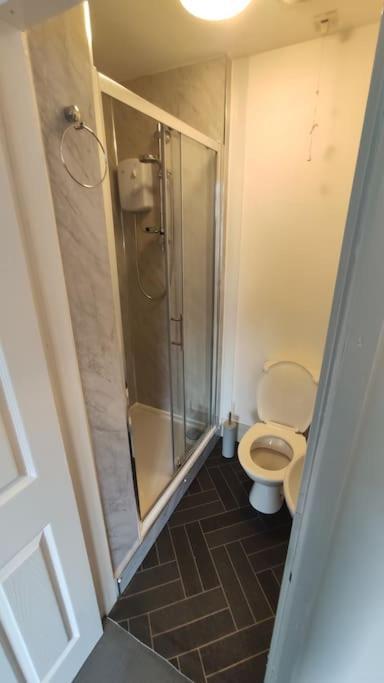 1 Bedroom Studio In A Supurb Area Of คาร์ดิฟฟ์ ภายนอก รูปภาพ