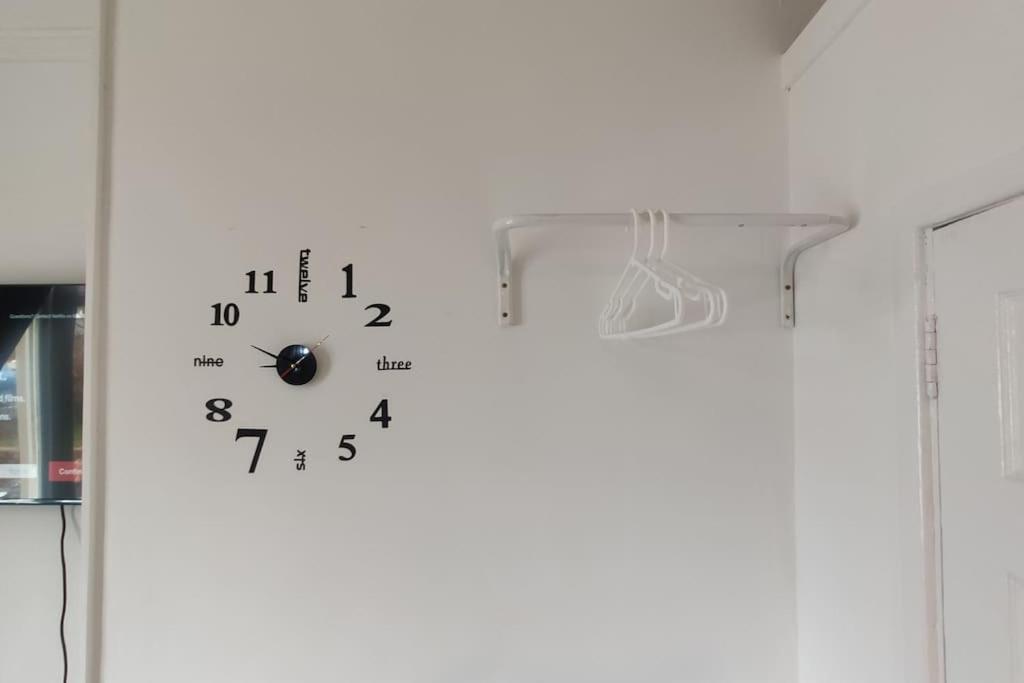 1 Bedroom Studio In A Supurb Area Of คาร์ดิฟฟ์ ภายนอก รูปภาพ