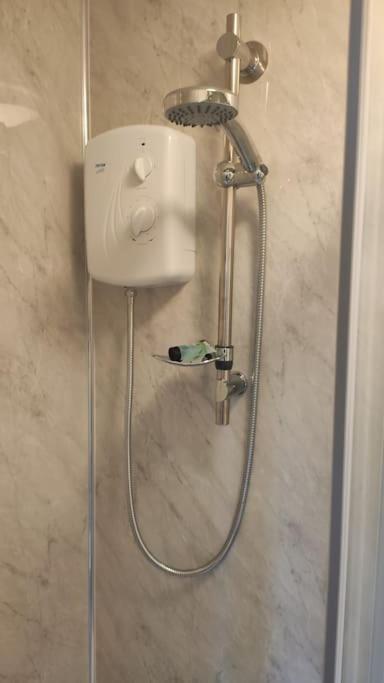 1 Bedroom Studio In A Supurb Area Of คาร์ดิฟฟ์ ภายนอก รูปภาพ
