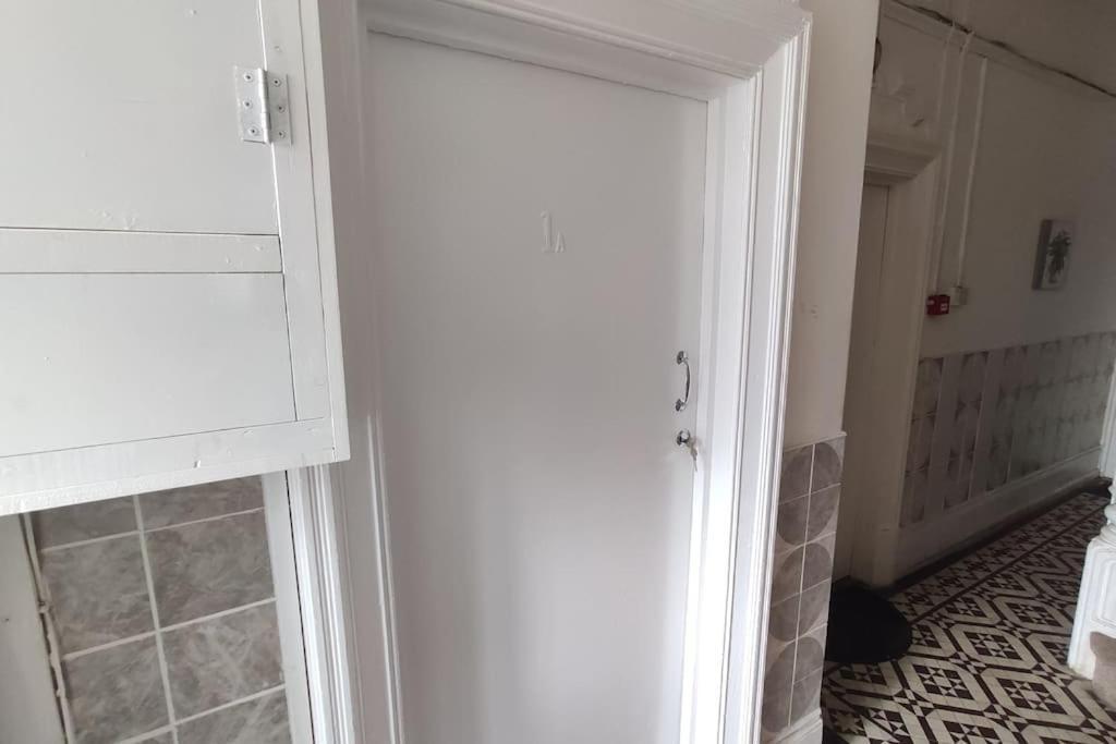 1 Bedroom Studio In A Supurb Area Of คาร์ดิฟฟ์ ภายนอก รูปภาพ